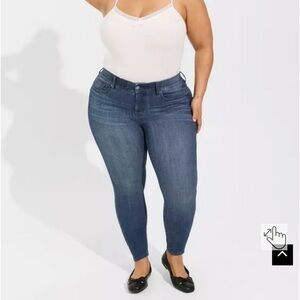 NWT Torrid Bombshell Skinny Jeans - Hollywood